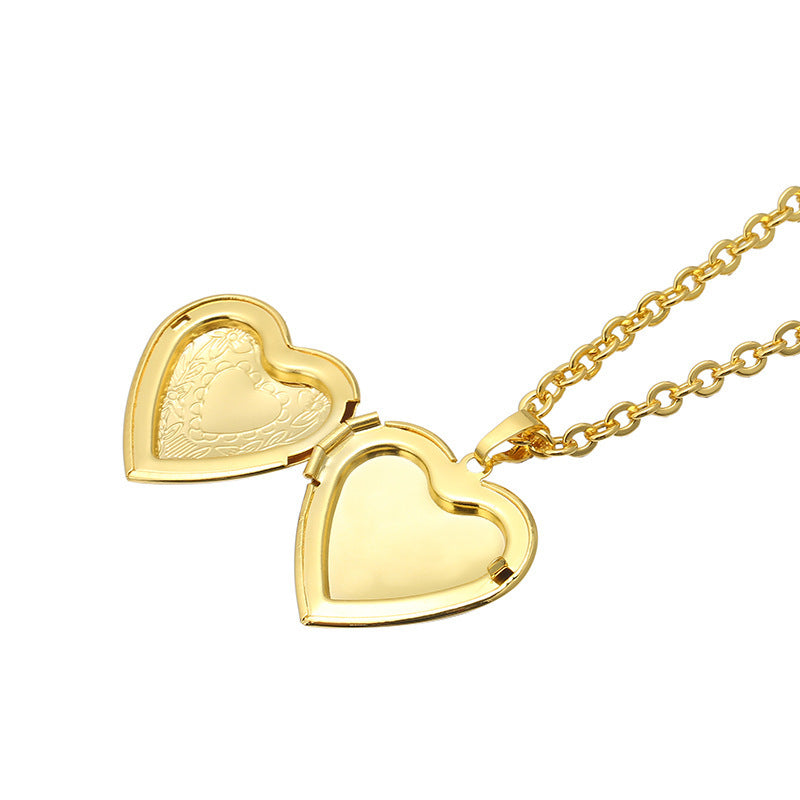 Female pendant necklace