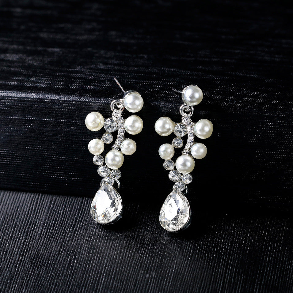 Elegant Alloy Diamond Crystal Necklace Two-piece Earrings Set