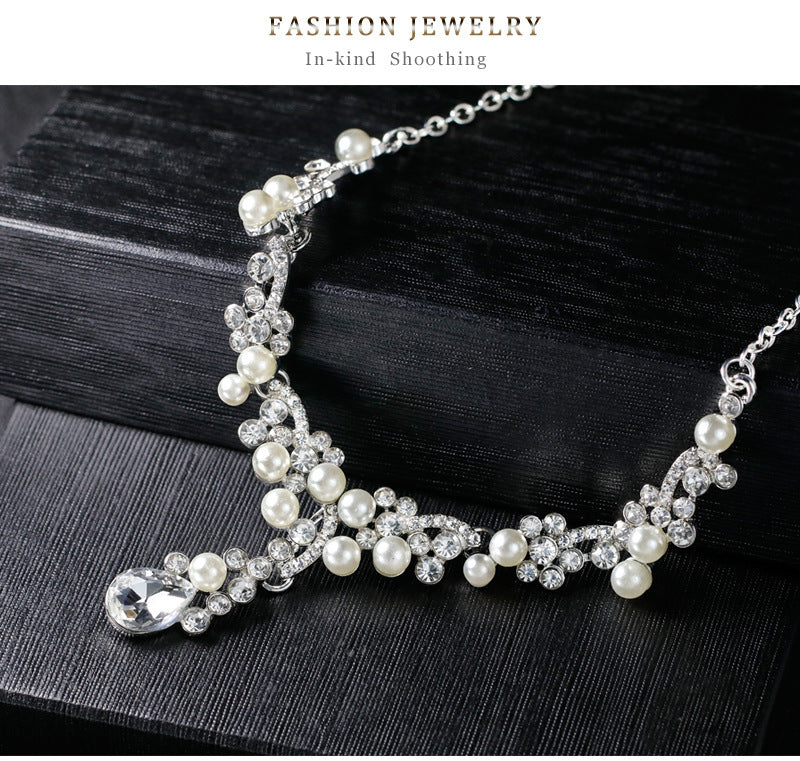 Elegant Alloy Diamond Crystal Necklace Two-piece Earrings Set