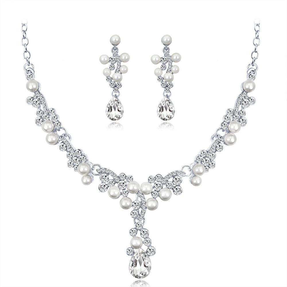 Elegant Alloy Diamond Crystal Necklace Two-piece Earrings Set