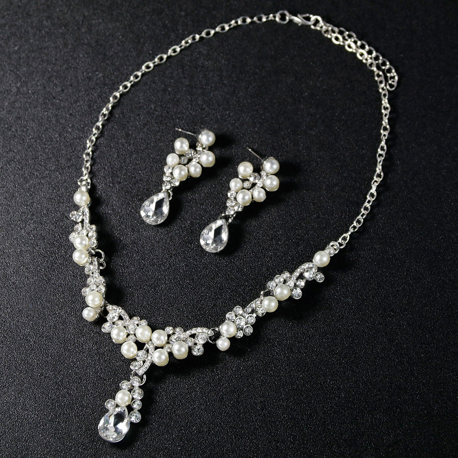 Elegant Alloy Diamond Crystal Necklace Two-piece Earrings Set
